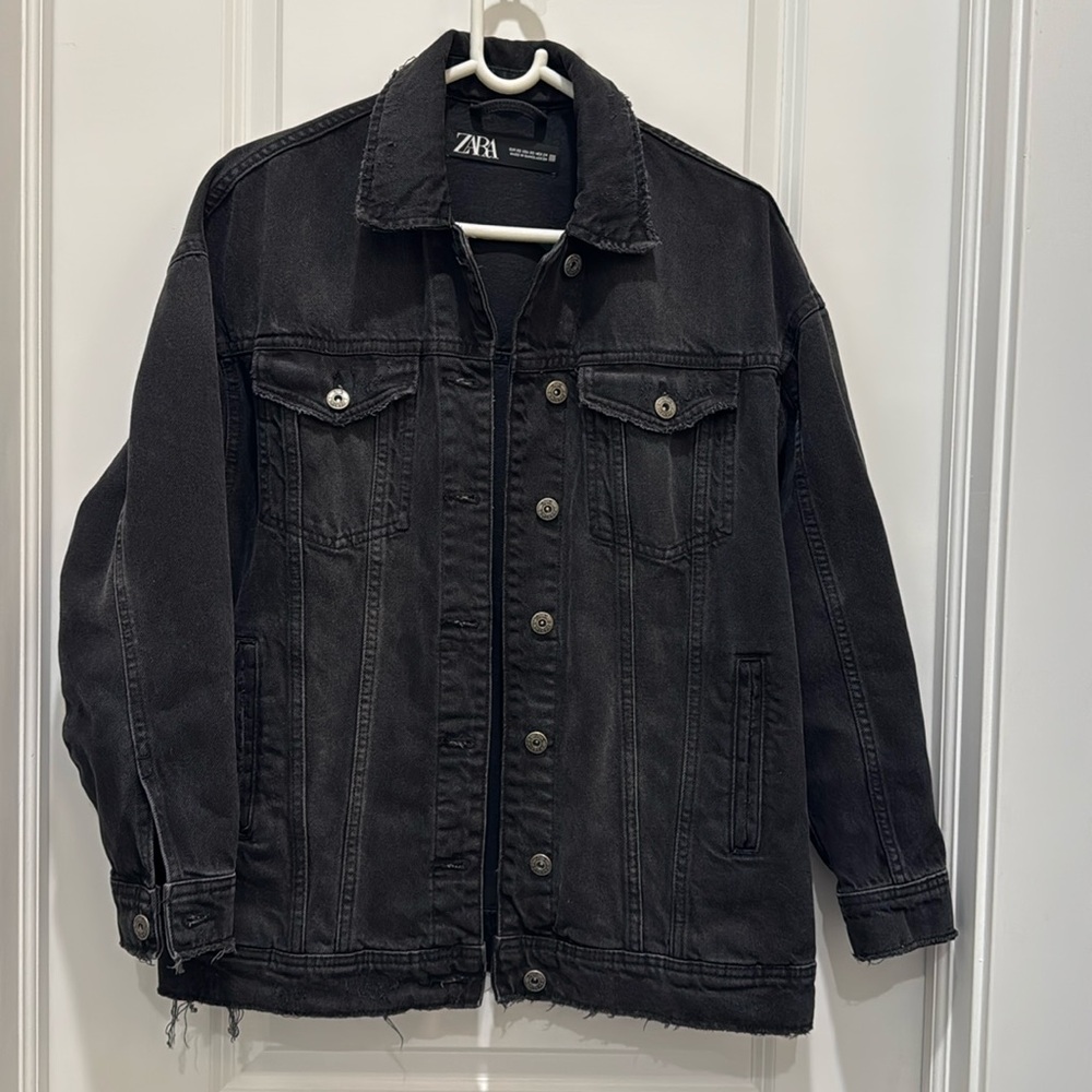 Zara EUC Distressed XS black Jean jacket